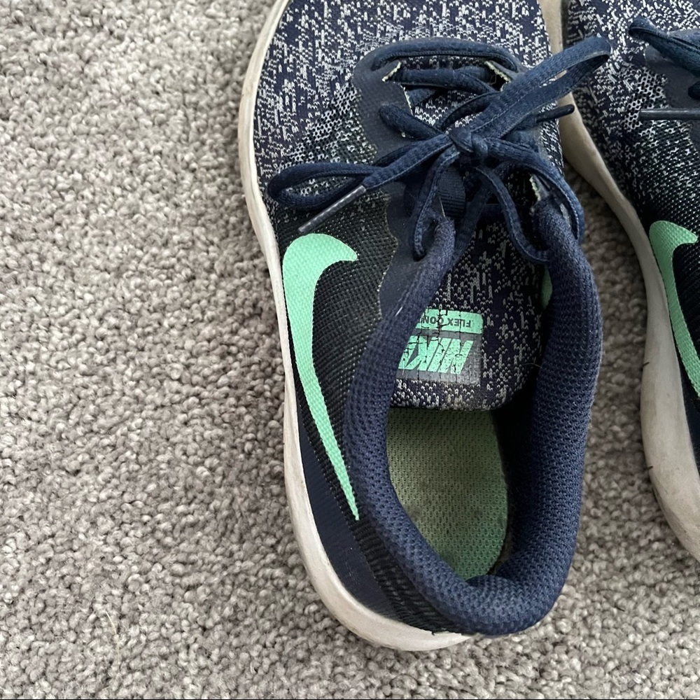 Youth Nike Sneakers - Picture 6 of 7